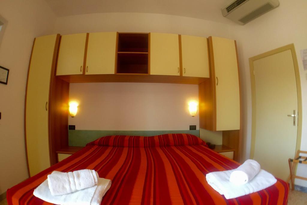 Hotel Mehari Riccione Oda fotoğraf