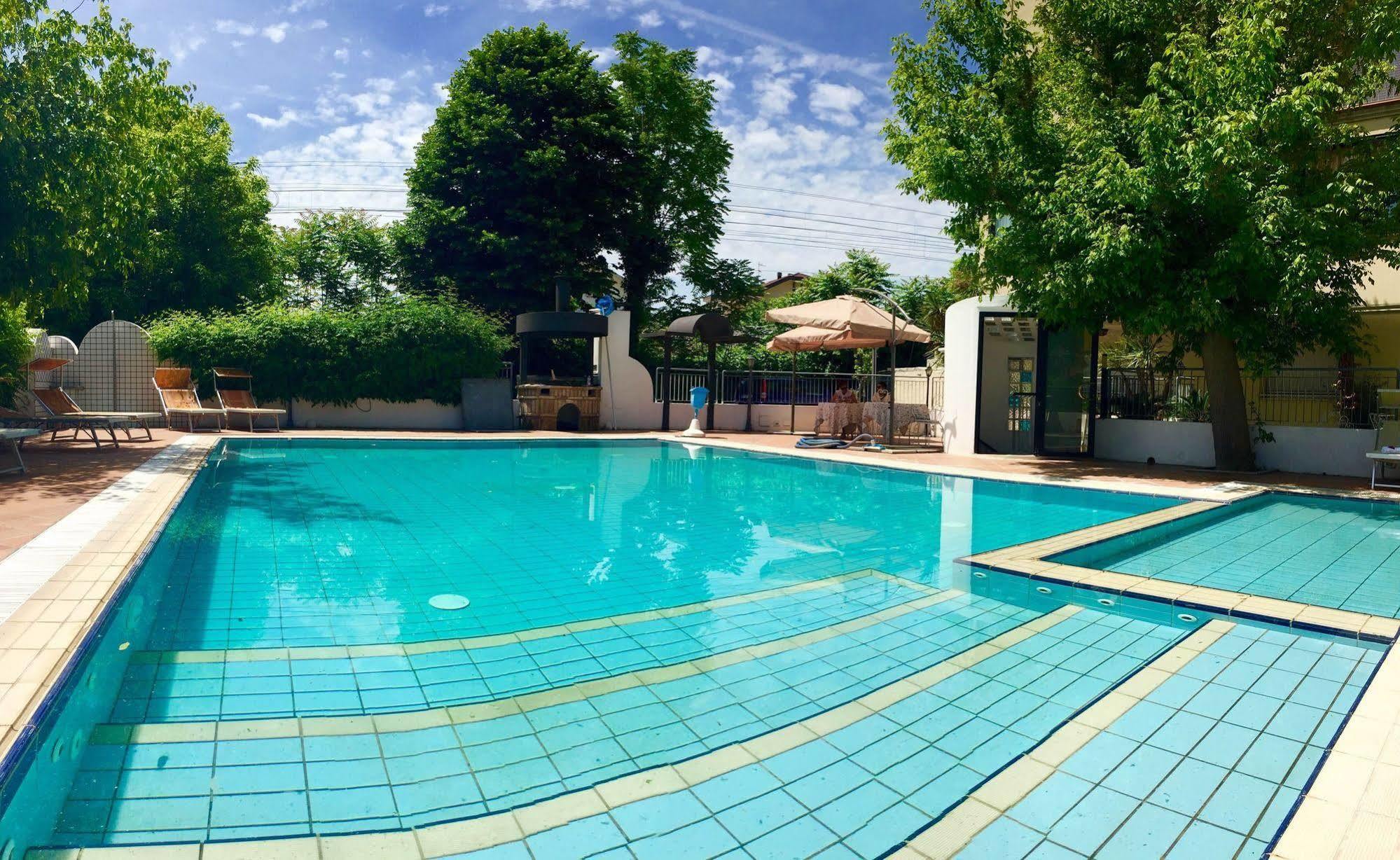 Hotel Mehari Riccione Dış mekan fotoğraf